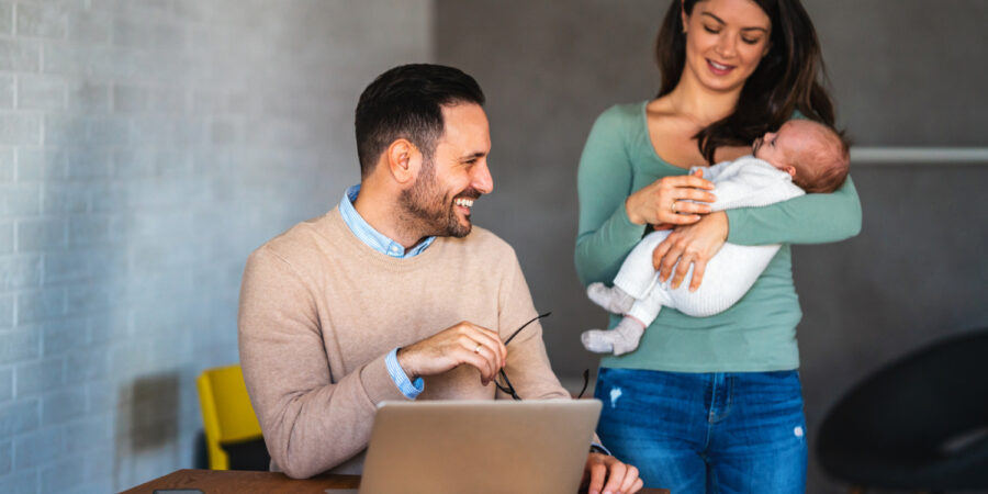 Portraet_Geschaeftsmann_Familie_iStock-2163194429_1500x750