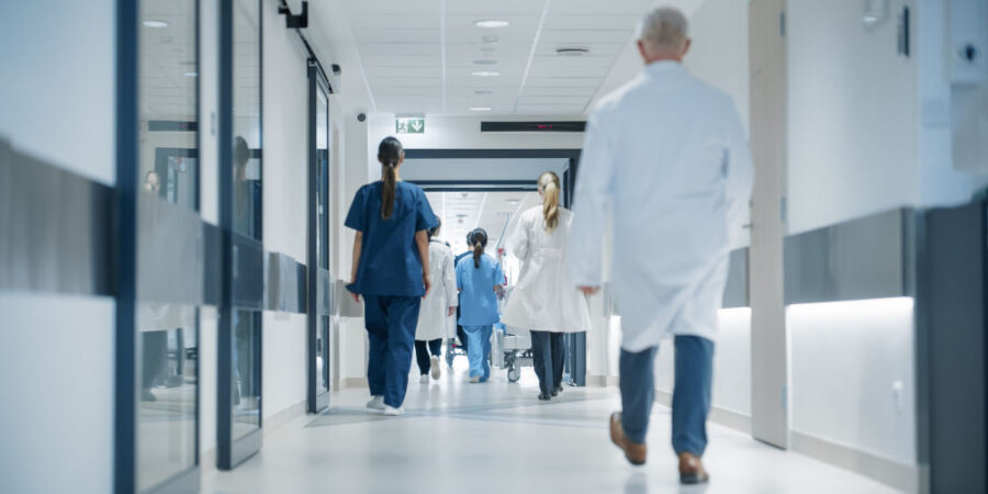aerzte-krankenhaus_iStock-2191182540