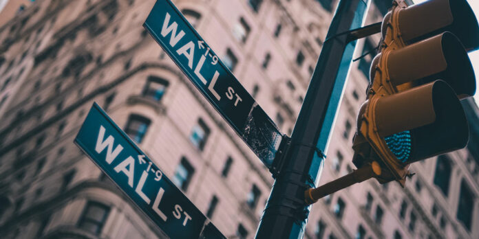 ampel-strasse-wall-street_lo-lo-CeVj8lPBJSc-unsplash
