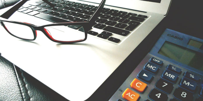 brille_laptop_rechner