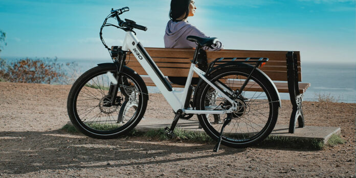 ebike-frau-bank_kbo-bike-6s20Vsn5gSY-unsplash