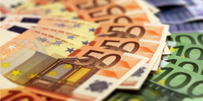 geld-geldscheine-euro-banknote-1005476_moerschy