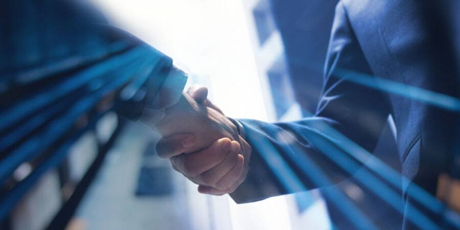 geschaeftsleute-personen-handschlag_iStock-1460172015