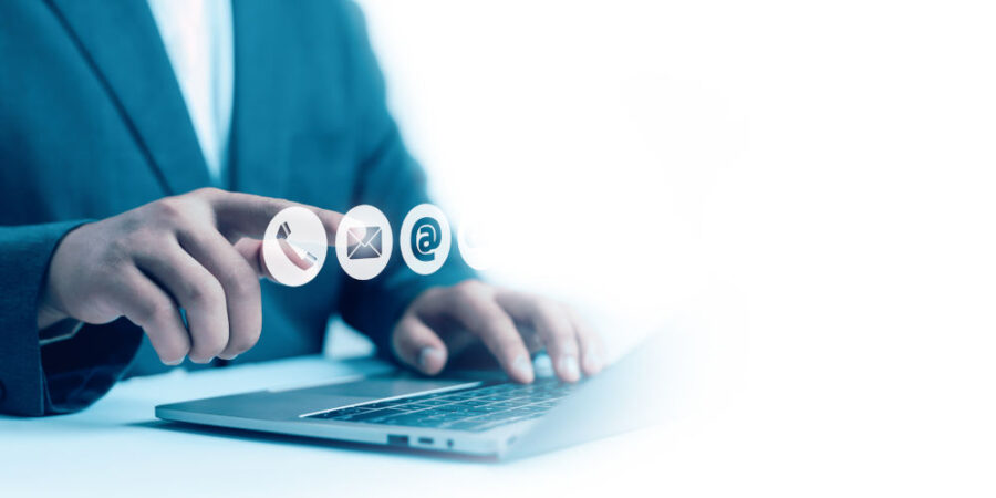 geschaeftsmann-laptop-kommunikation_iStock-2195414443