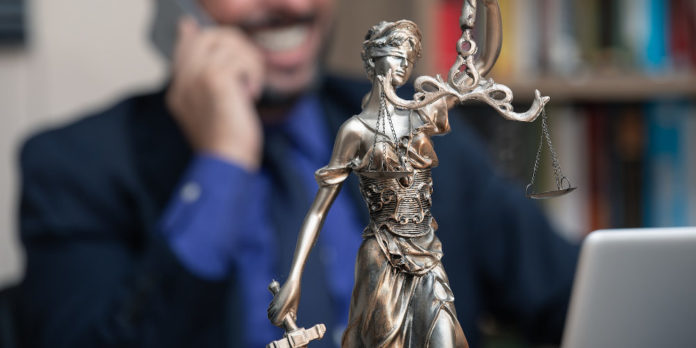 gesetz-telefon-rechtsanwalt-4944555_7515461