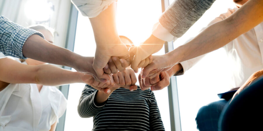 haende-einheit-teamwork_iStock-1315630429