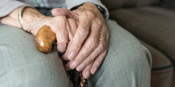 hand-menschlichen-frau-alter