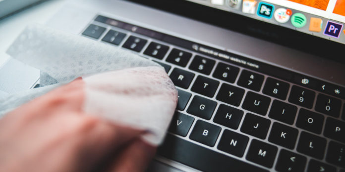 laptop-tastaur-sauber_erik-mclean-gya5Dr6XldI-unsplash