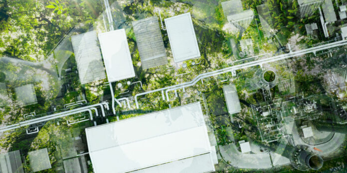 luftaufnahme-fabrik-wald_iStock-2163383214