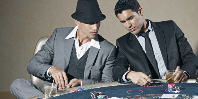 maenner-poker-tisch_quelle-rundv-kranken