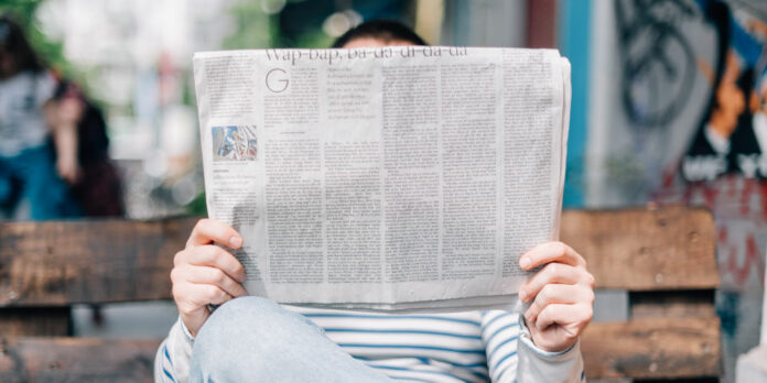 news-zeitung-mensch-mann_roman-kraft-_Zua2hyvTBk-unsplash