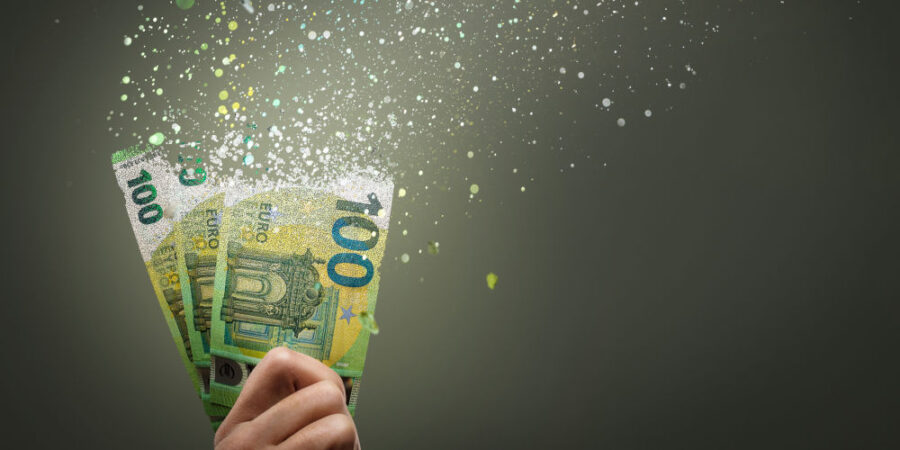 100 euro bills vanish into thin air