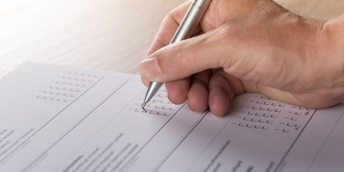 umfrage_hand_stift_liste