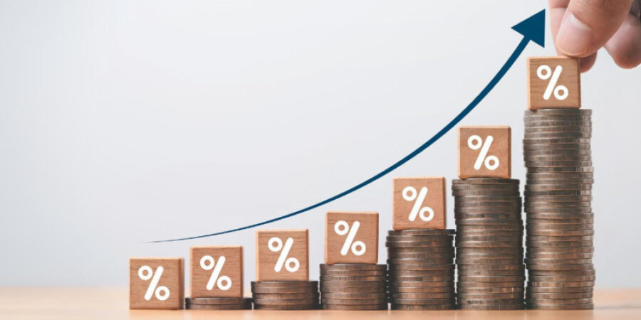 zunehmendes-coin-stacking_iStock-1450475399